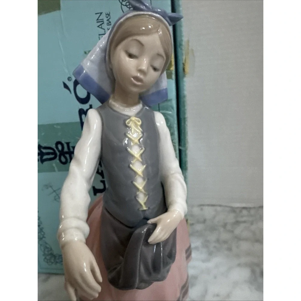 Lladro Porcelain Retired Figurine 5201 Josefa Feeding Duck w/ Original Box